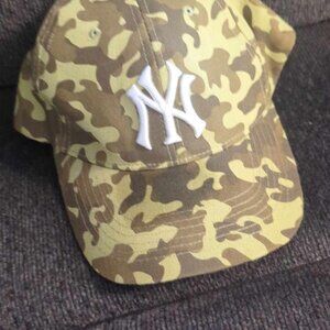 New York Yankees Camo Budweiser Hat
